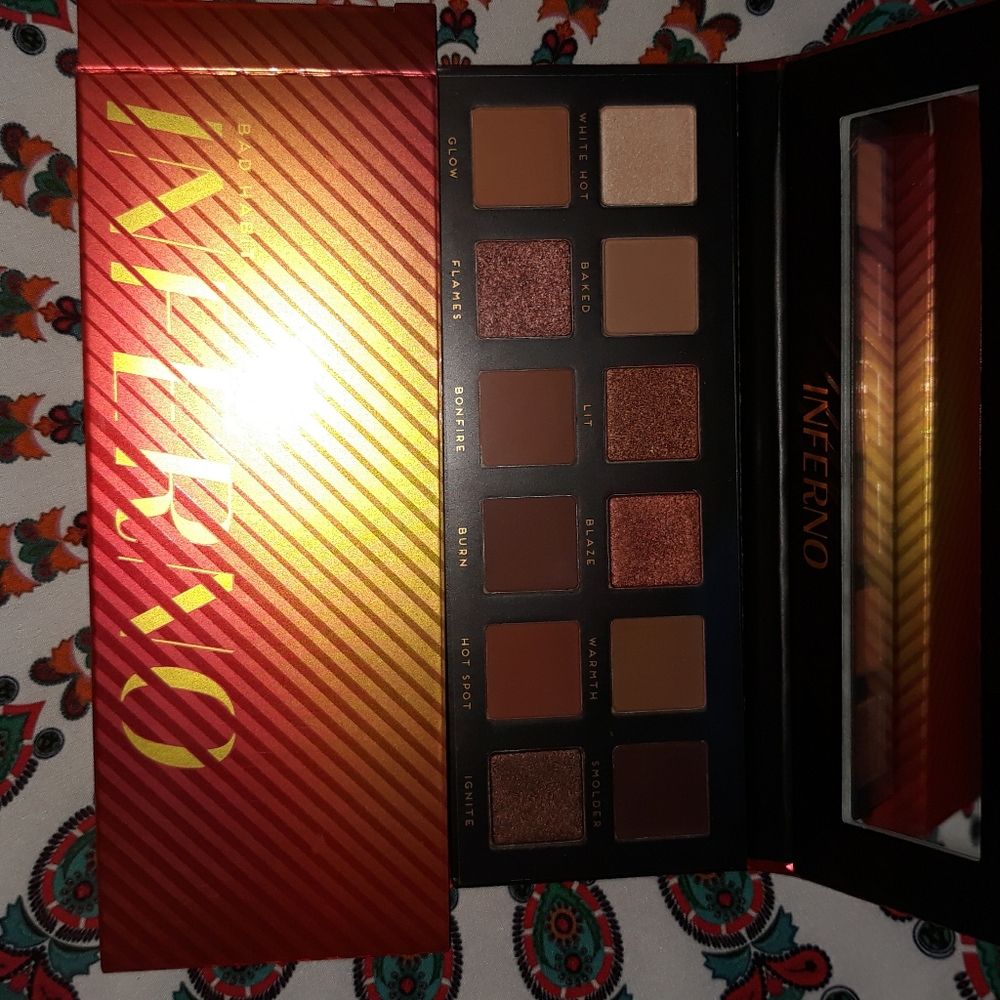 Bad Habit inferno eyeshadow - Picture 3 of 4
